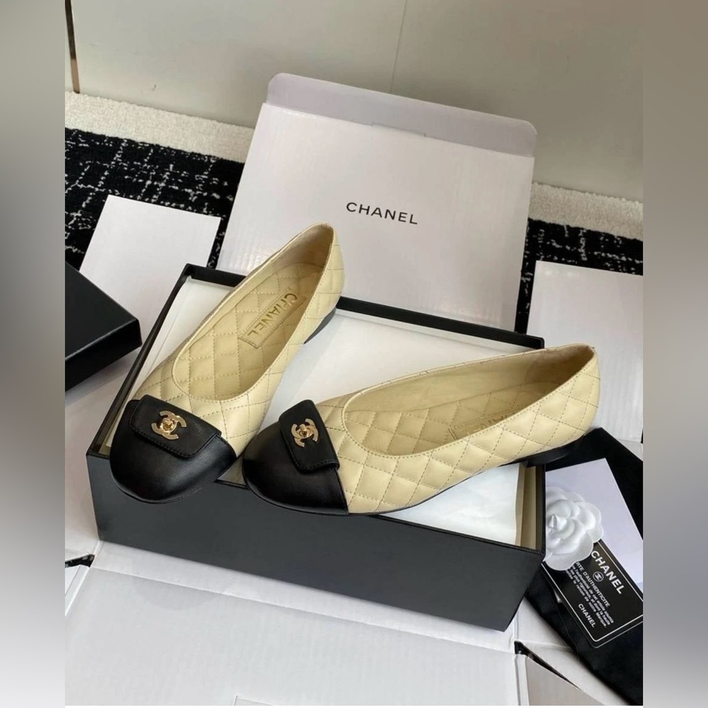 CHANEL Cream and Black Quilted Ballerina Flats 37/7 - Picture 8 of 14